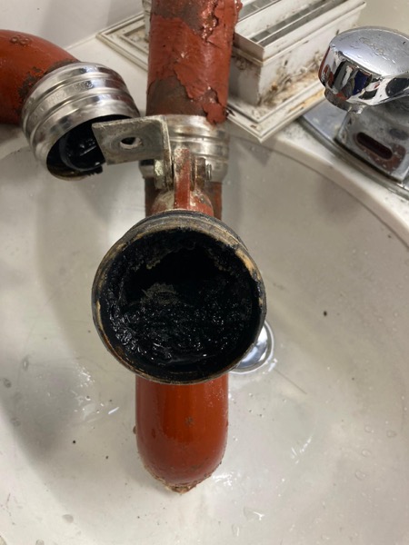 DrainFix 微距拍攝喉管內部完全焦油堵塞